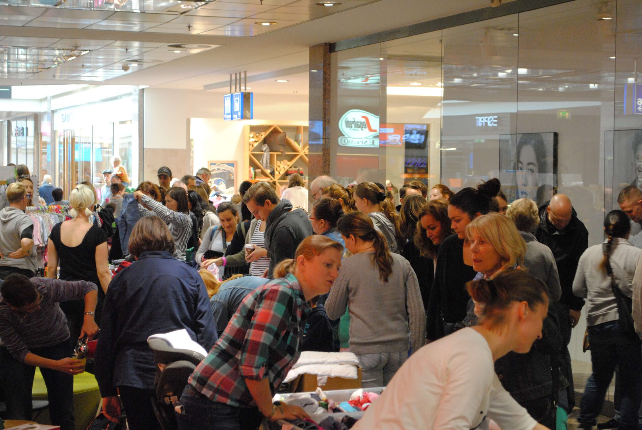 Piratini Markt Hamburg Deutschlands Gro Er Secondhand Markt Rund Ums